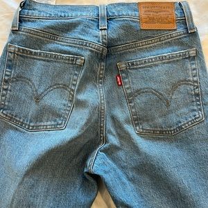 LIKE NEW LEVIS Wedgie